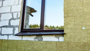 Віконні відливи: захист фасаду починається з деталей